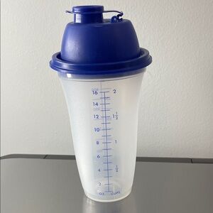 Tupperware Clear Shaker Bottle with Blue Lid